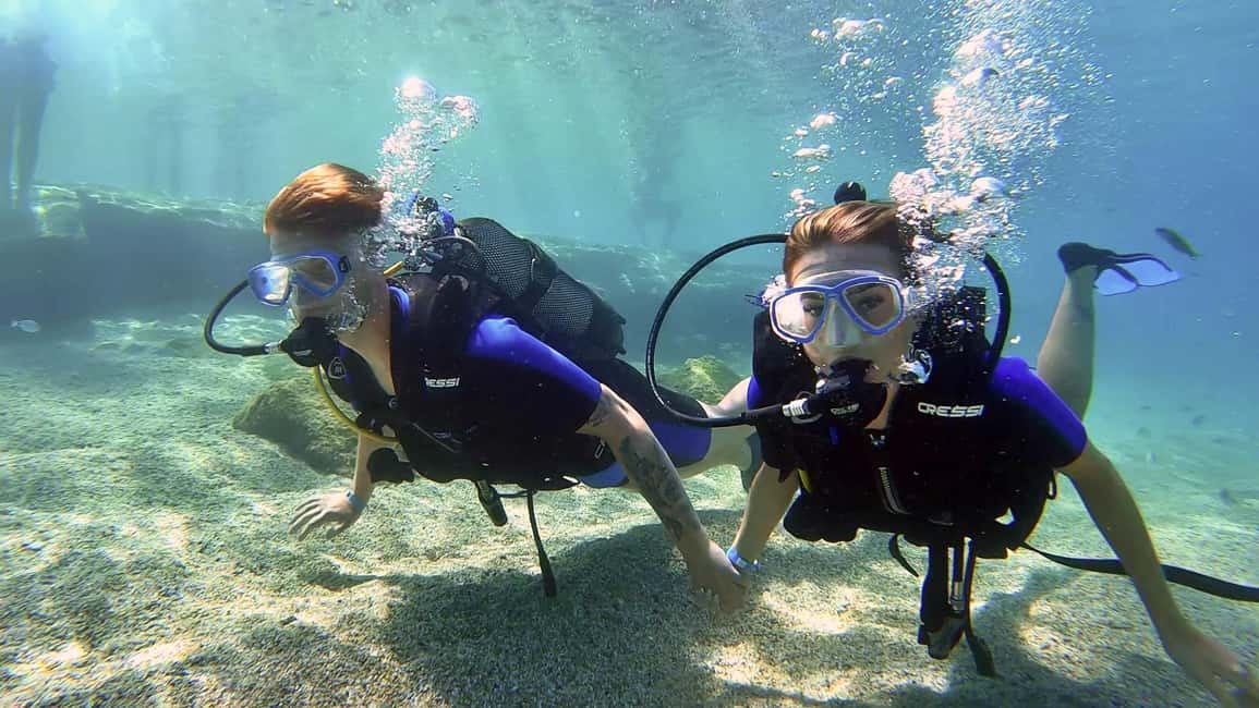 Immagine nº 2 di Heraklion: Lezione di immersione subacquea per principianti con istruttore PADI attività a Agia Pelagia, caricata dal fornitore