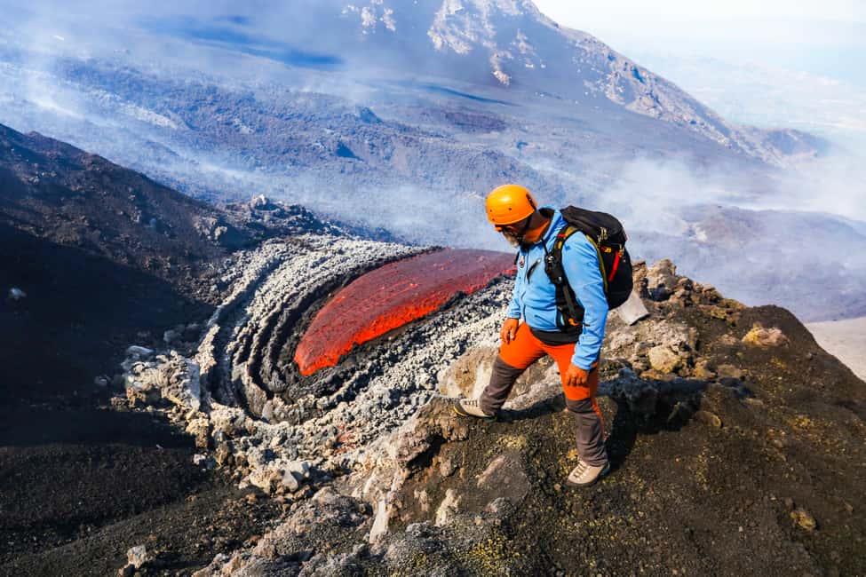 afbeelding n.4 van De Etna: Trek naar 3000m met kabelbaan en jeep activiteit in Catania, geüpload door aanbieder