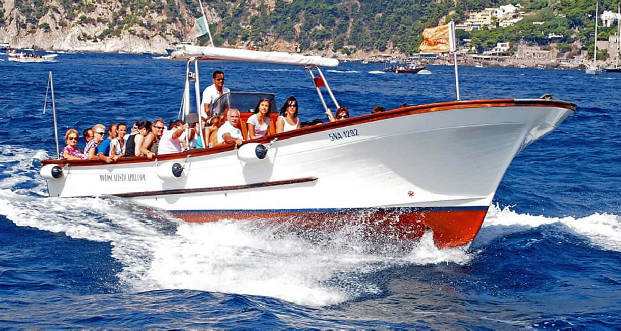 Immagine nº 1 di Capri: tour in barca dell'isola con sosta alla Grotta Azzurra attività a Anacapri, caricata dal fornitore