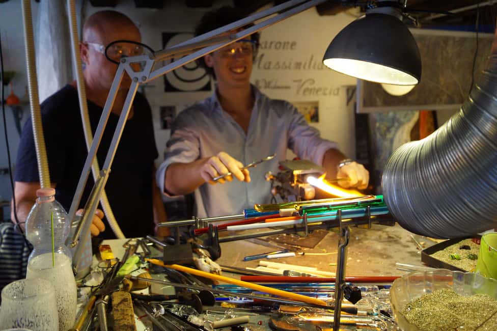 Immagine nº 6 di Crea la tua opera d'arte in vetro: Lezione privata con un artigiano locale attività a Venezia, caricata dal fornitore
