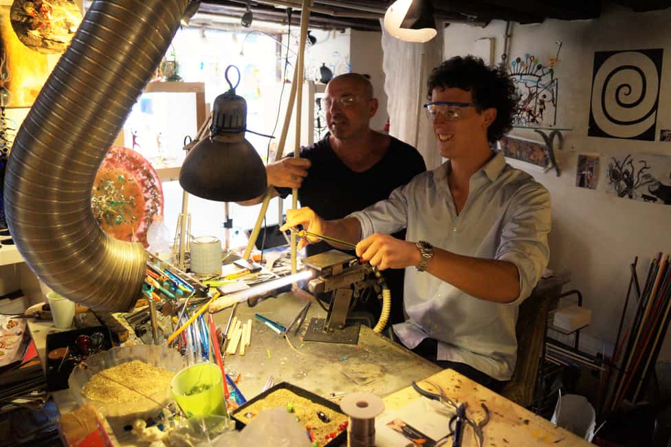 Immagine nº 7 di Crea la tua opera d'arte in vetro: Lezione privata con un artigiano locale attività a Venezia, caricata dal fornitore