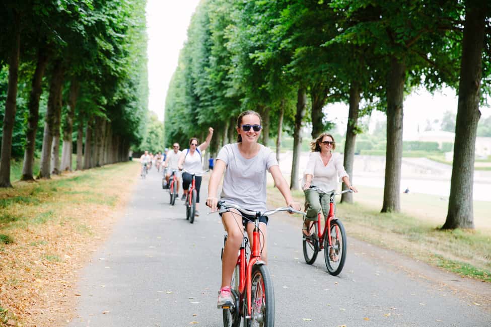 Image N°3 de Depuis Paris : Visite du château et des jardins de Versailles à vélo avec billets activité à Paris, publiée par le prestataire