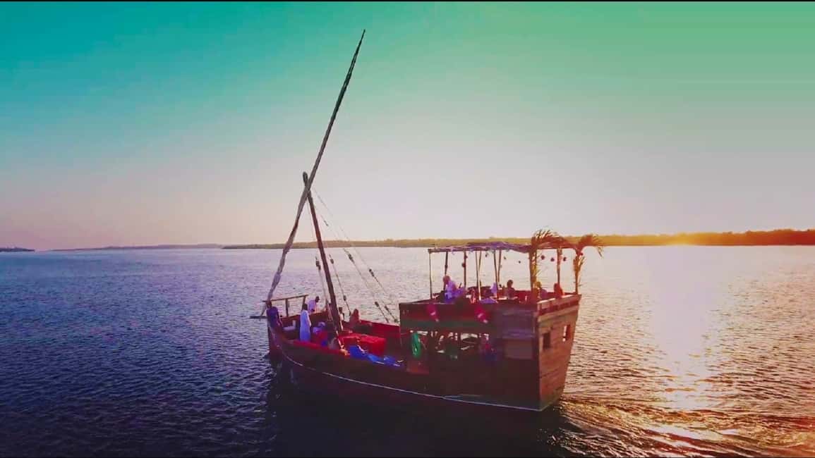 Immagine nº 3 di Crociera in Dhow al tramonto attività a Mascate, caricata dal fornitore