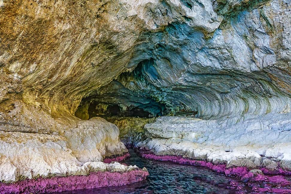 Immagine nº 9 di Capri: tour in barca dell'isola con sosta alla Grotta Azzurra attività a Anacapri, caricata dal fornitore