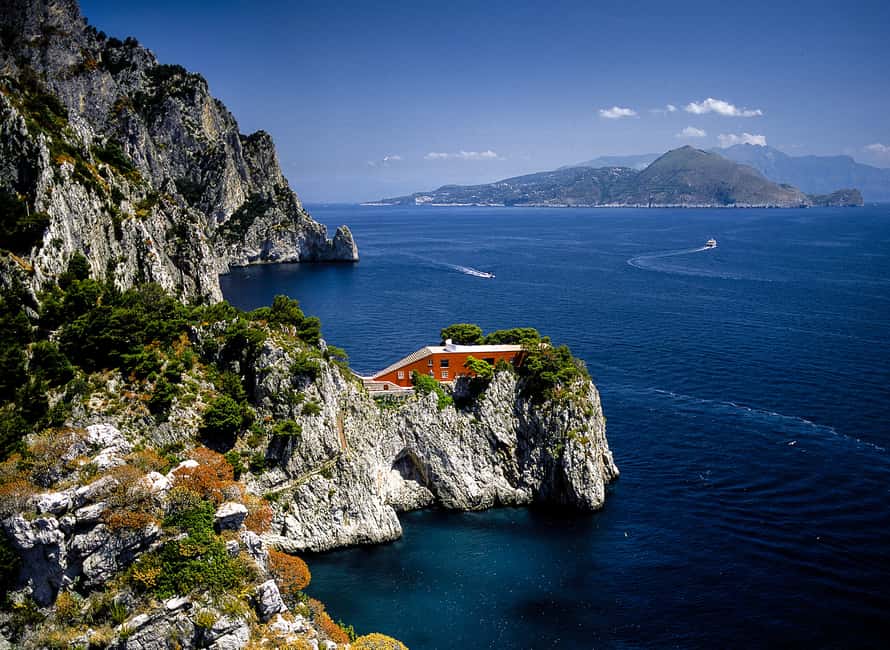 Immagine nº 7 di Capri: tour in barca dell'isola con sosta alla Grotta Azzurra attività a Anacapri, caricata dal fornitore