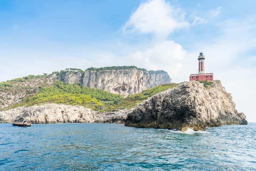 imagem n.8 de Sorrento: Passeio de barco exclusivo em Capri e Gruta Azul opcional atividade em Anacapri, carregada pelo fornecedor