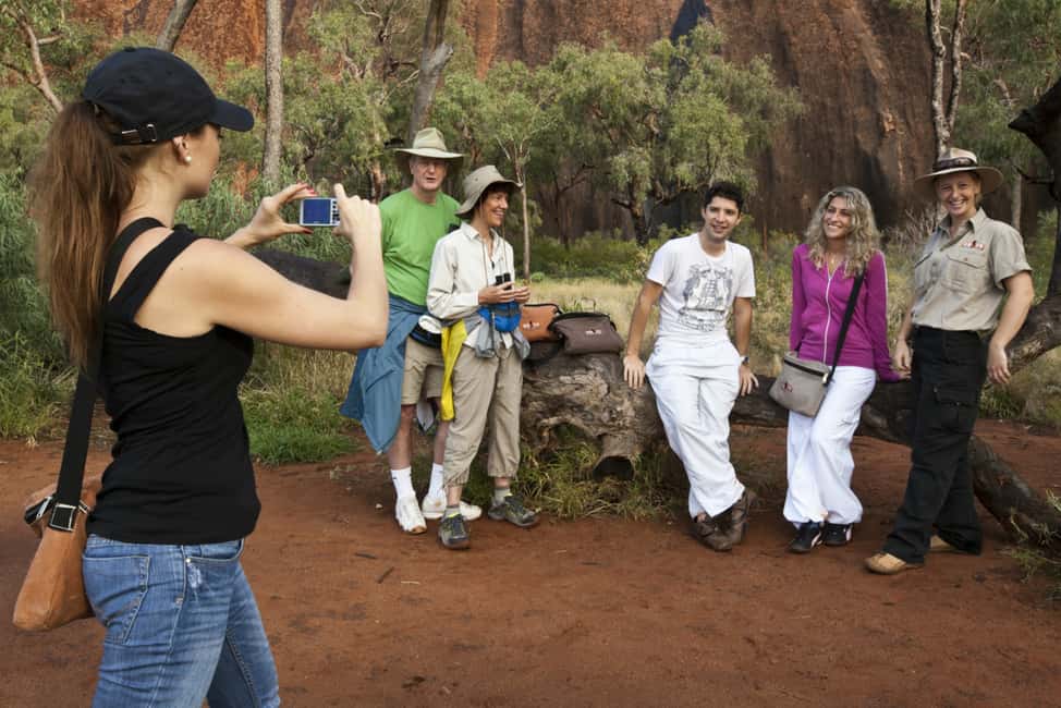Image N°4 de Uluru : randonnée guidée de la base d'Uluru en petit groupe activité à Territoire du Nord, Australie, publiée par le prestataire