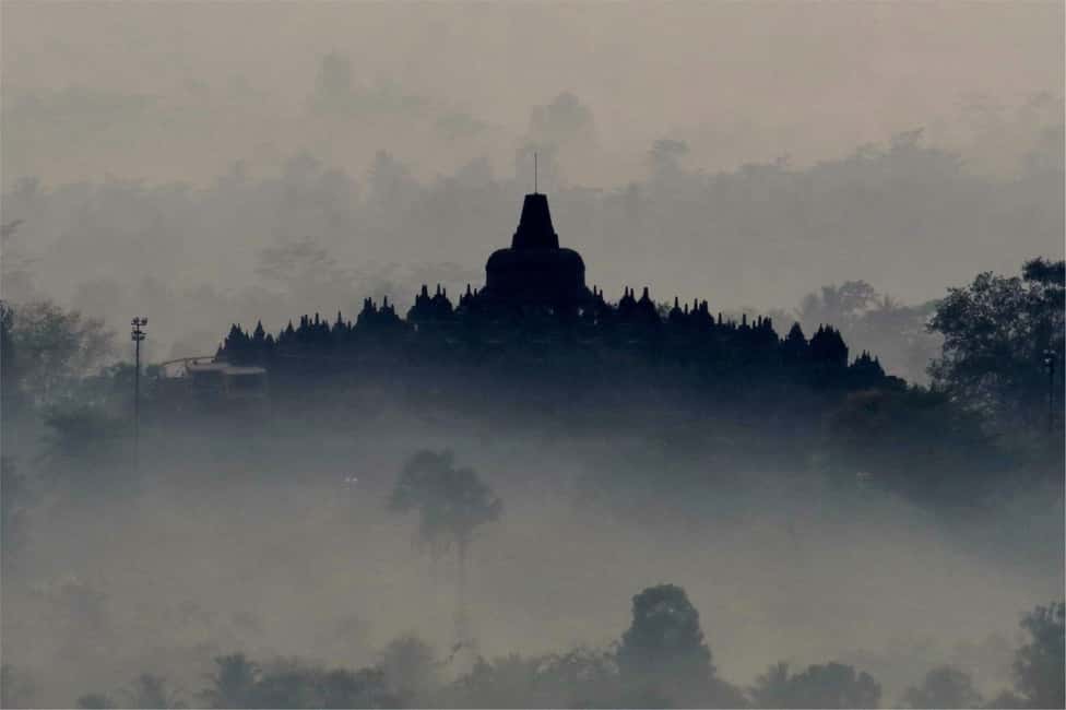 image n.3 of From Yogyakarta: Borobudur Sunrise on Setumbu Hill activity in Kota Magelang, uploaded by supplier