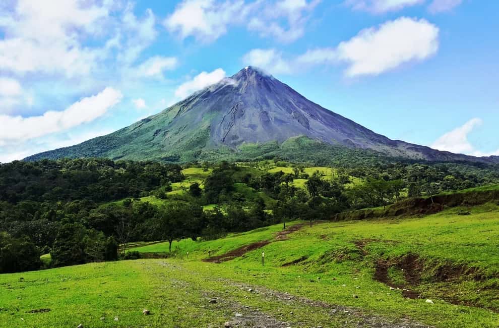 image n.2 of San José: Arenal Volcano, Waterfalls, Coffee and Hot Springs activity in Alajuela Province, uploaded by supplier
