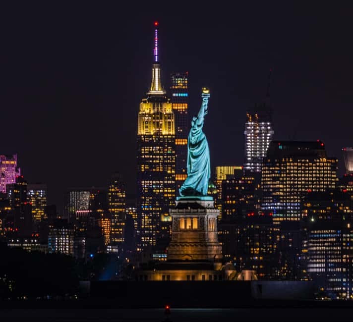 billede nr.1 af aktiviteten New York Citys skyline om aftenen fra helikopter i East Rutherford, uploadet af udbyder