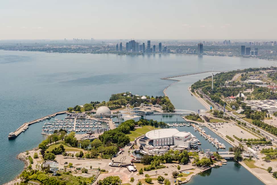 Obraz nr 4 z atrakcji Toronto: Wycieczka prywatnym helikopterem dla dwojga w Toronto, przesłany przez organizatora