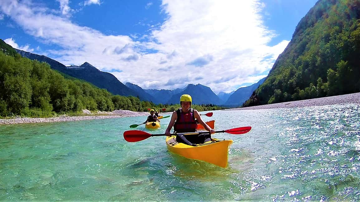 imagem n.1 de Soča: Experiência de caiaque no rio Soča com fotos atividade em Eslovênia Central, carregada pelo fornecedor