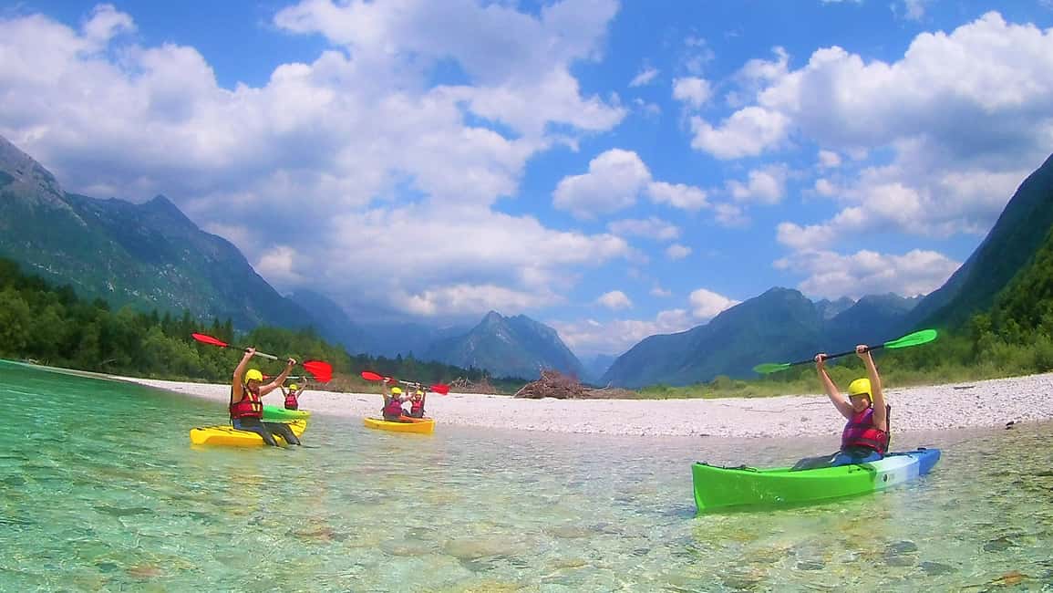 imagem n.2 de Soča: Experiência de caiaque no rio Soča com fotos atividade em Eslovênia Central, carregada pelo fornecedor
