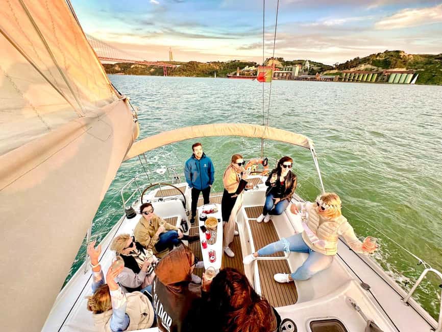 imagem n.15 de Lisboa: Cruzeiro no Rio Tejo em Veleiro atividade em Lisboa, carregada pelo fornecedor