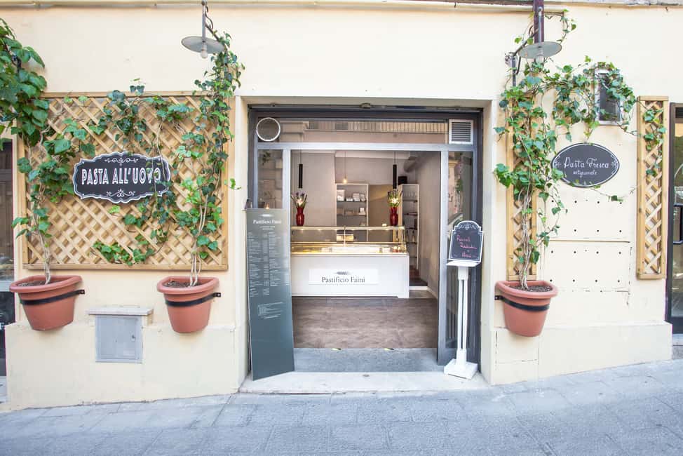 Image N°10 de Rome : Cours de cuisine de pâtes dans un laboratoire professionnel de pâtes activité à Rome, publiée par le prestataire