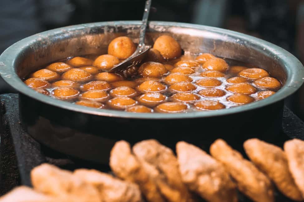 imagem n.14 de Old Delhi: Tour gastronómico de rua de 3 horas atividade em Nova Delhi, carregada pelo fornecedor