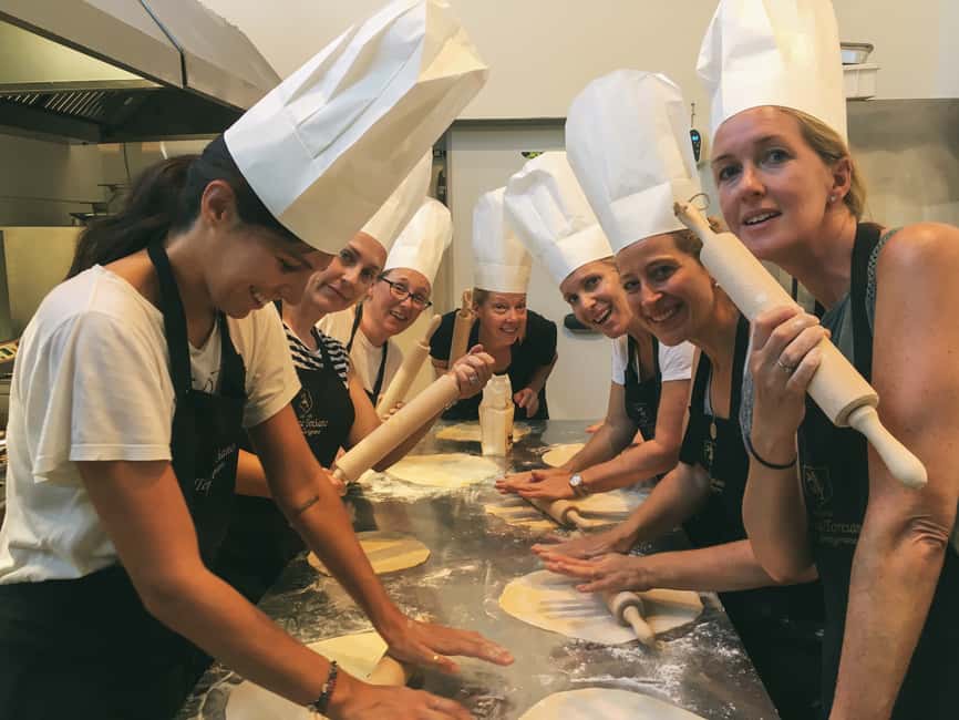 Immagine nº 8 di Corso di cucina sulla preparazione della pasta e degustazione di vini attività a San Gimignano, caricata dal fornitore
