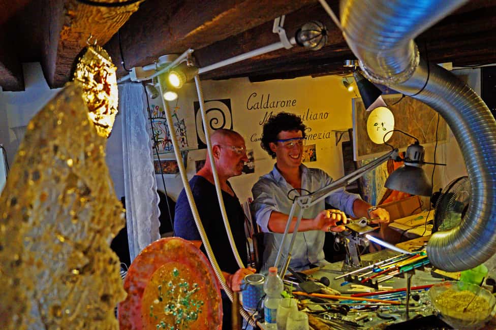 Immagine nº 3 di Crea la tua opera d'arte in vetro: Lezione privata con un artigiano locale attività a Venezia, caricata dal fornitore