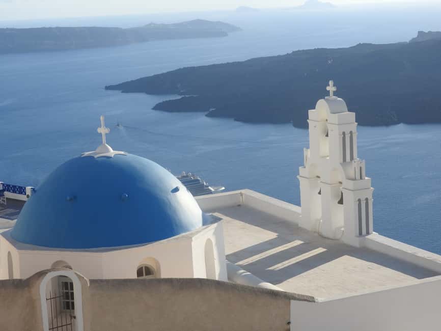 image n.3 of Santorini: Small-Group Highlights Tour of Venetian Castles activity in Perissa, uploaded by supplier