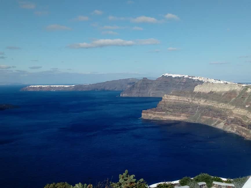 imagem n.2 de Santorini: Visita de degustação de vinhos e observação do pôr do sol atividade em Fira, Santorini, carregada pelo fornecedor
