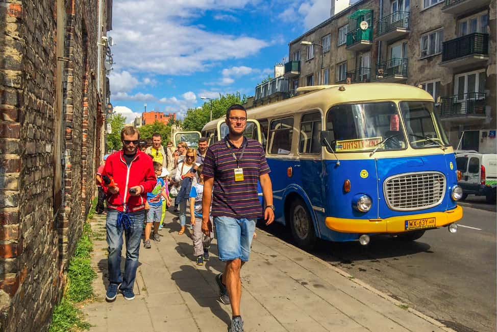 imagem n.2 de Varsóvia: 2,5 horas de autocarro retro pelo lado negro - distrito de Praga atividade em Varsóvia, carregada pelo fornecedor