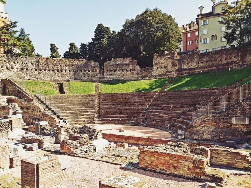 Immagine nº 2 di Trieste: tour privato a piedi di 2 ore attività a Trieste, caricata dal fornitore