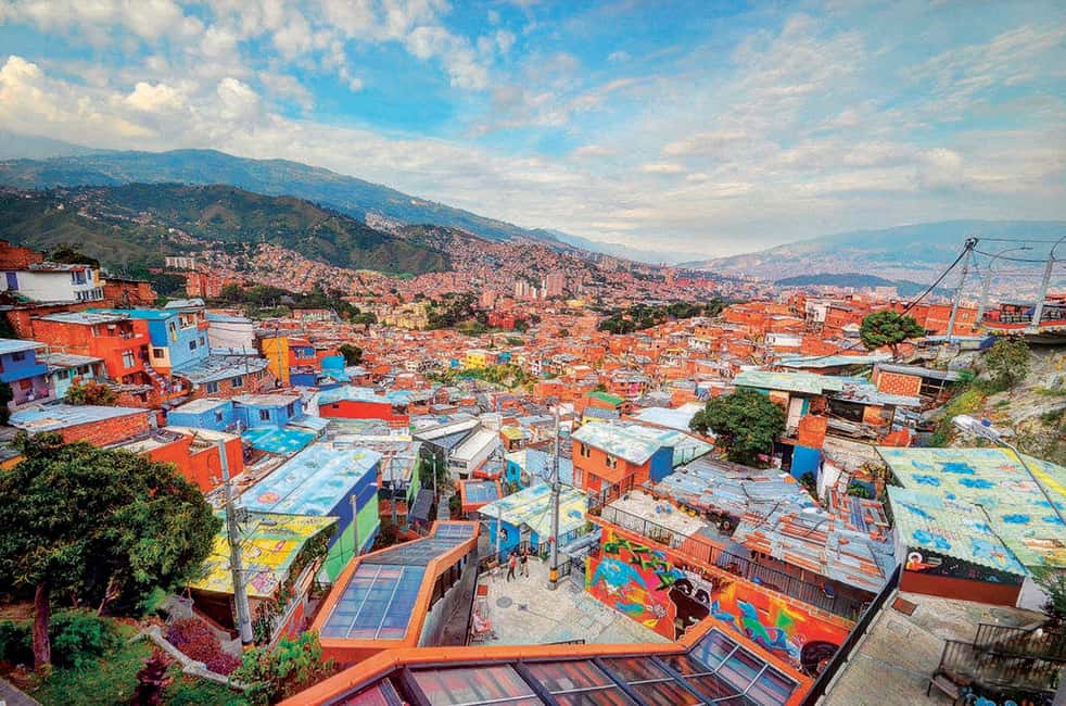imagem n.4 de Medellín: Tour de grafite na Comuna 13 com guia local e lanches atividade em Medellín, carregada pelo fornecedor