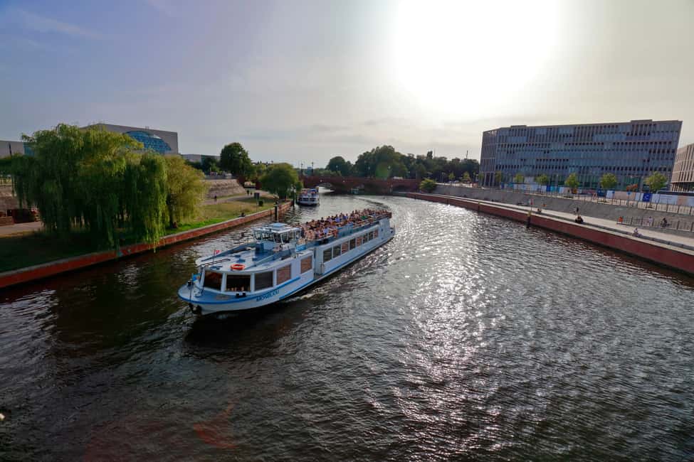 Bild Nr. 2 von Berlin: Abendliche Sightseeing-Bootsfahrt Aktivität in Berlin, hochgeladen vom Anbieter