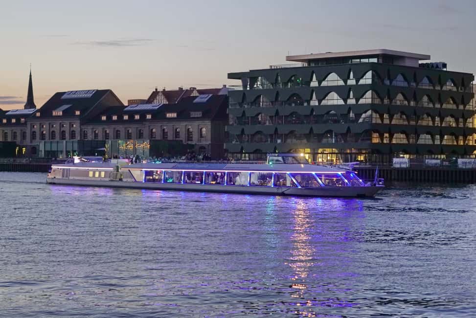 Bild Nr. 4 von Berlin: Abendliche Sightseeing-Bootsfahrt Aktivität in Berlin, hochgeladen vom Anbieter