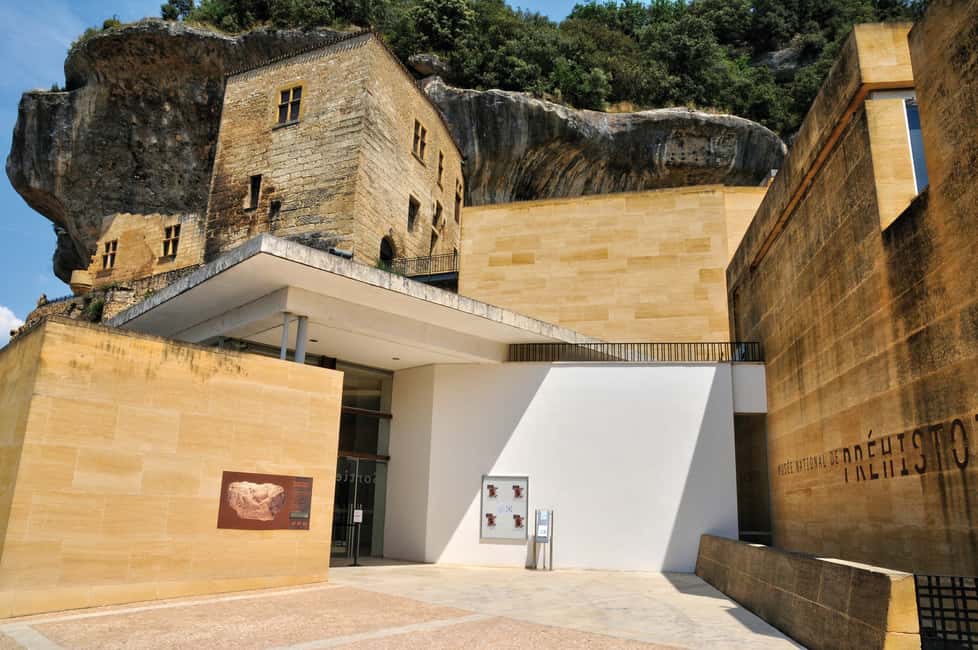 Image N°4 de Au départ de Sarlat-la-Canéda : Visite d'une jounée de Lascaux IV et de l'art pariétal activité à Fleurac, publiée par le prestataire