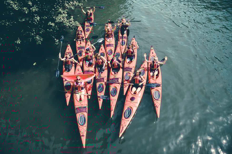 Immagine nº 1 di Stoccolma: tour guidato di 2 ore in kayak nel centro della città attività a Stoccolma, caricata dal fornitore