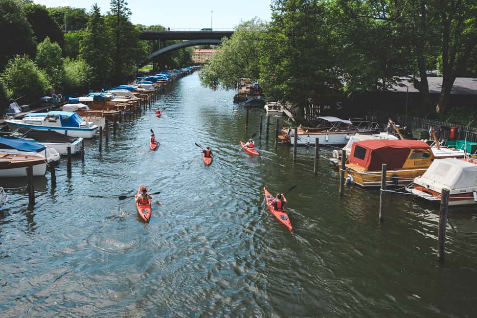 Immagine nº 2 di Stoccolma: tour guidato di 2 ore in kayak nel centro della città attività a Stoccolma, caricata dal fornitore