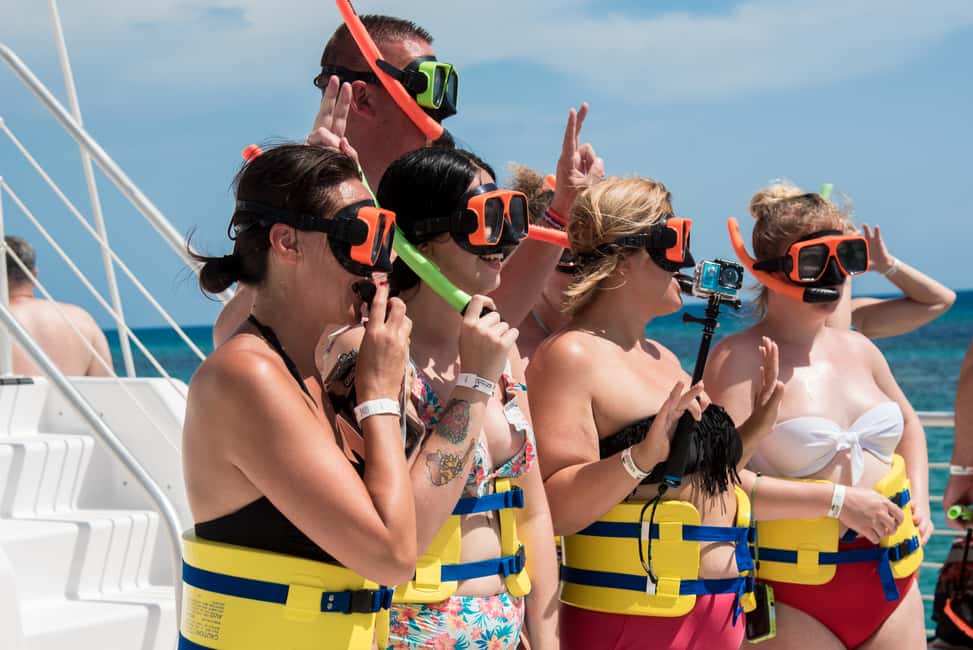 imagem n.6 de Montego Bay: Cruzeiro Reggae Catamaran 18+ com bar aberto atividade em Montego Bay, carregada pelo fornecedor