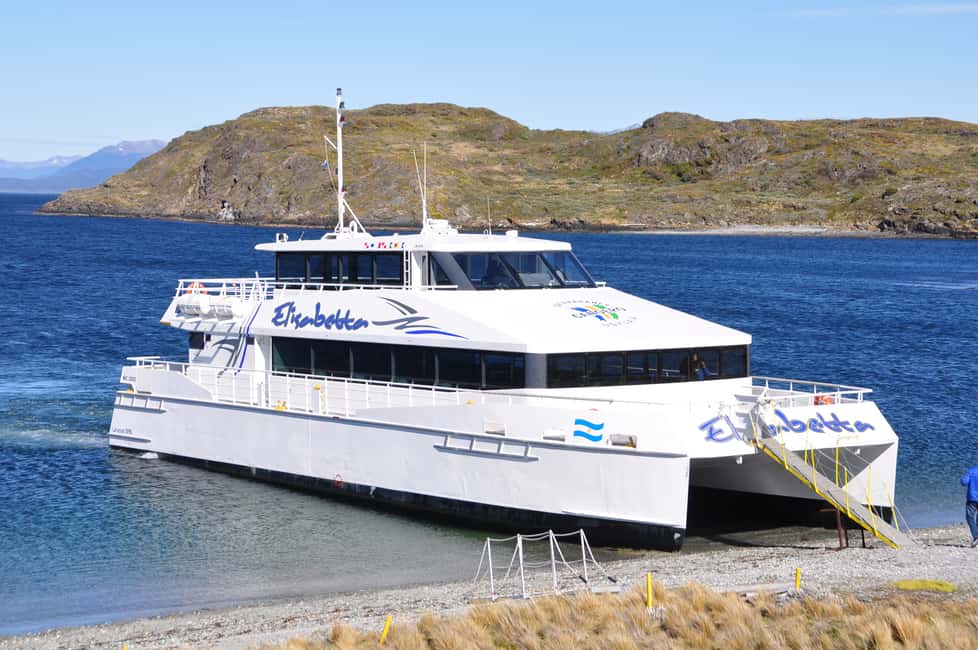 imagem n.7 de Ushuaia: Cruzeiro de Catamarã pelo Canal de Beagle e Ilha dos Lobos Marinhos atividade em Terra do Fogo, carregada pelo fornecedor