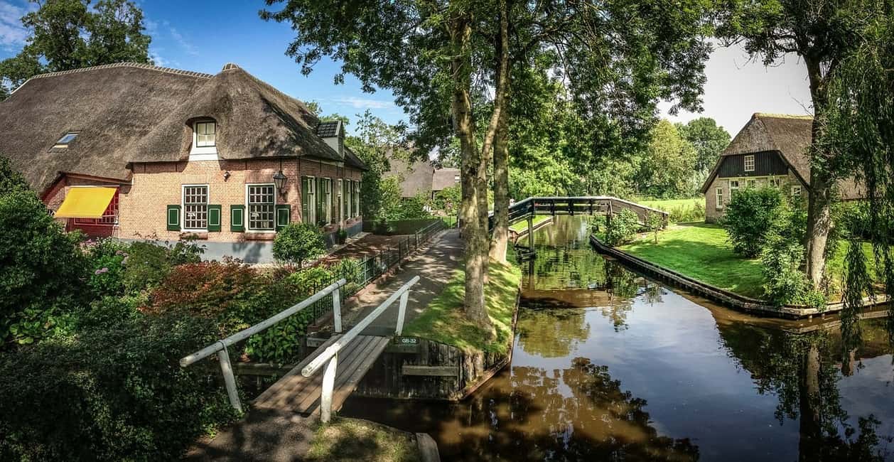 image n.2 of From Amsterdam: Giethoorn Sightseeing Tour and Canal Cruise activity in Amsterdam, uploaded by supplier