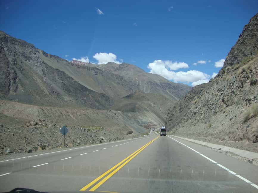 imagem n.2 de Mendoza: Tour guiado particular pela Alta Cordilheira dos Andes atividade em Província de Mendoza, carregada pelo fornecedor