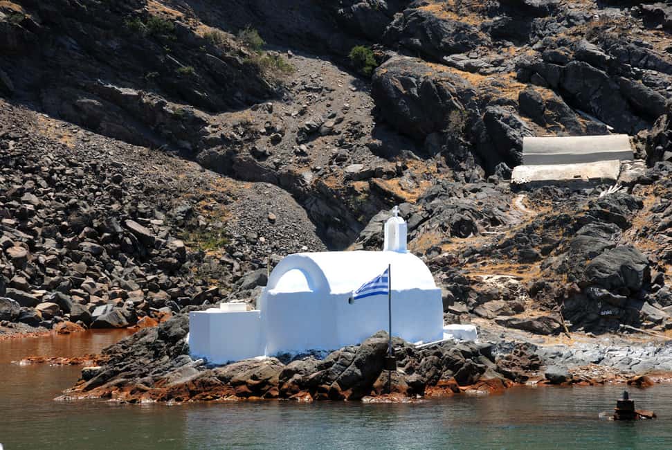 imagem n.10 de Excursão de 1 dia de barco: Vulcão de Santorini, Thirassia e pôr do sol em Oia atividade em Cíclades, carregada pelo fornecedor