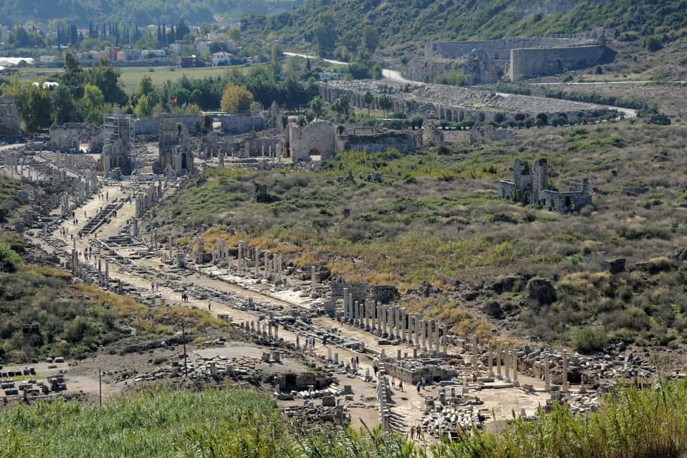 Antalya içindeki Öğle Yemeği ve Rehber eşliğinde Antik Roma Alanları Günlük Turu etkinliğinin tedarikçi tarafından yüklenen 4 no'lu görseli