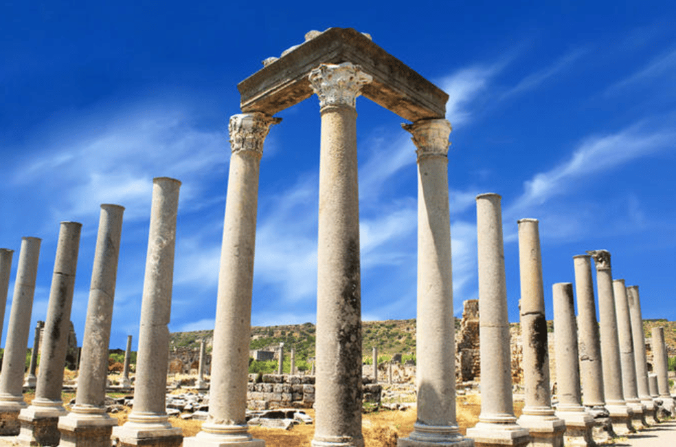 Antalya içindeki Öğle Yemeği ve Rehber eşliğinde Antik Roma Alanları Günlük Turu etkinliğinin tedarikçi tarafından yüklenen 5 no'lu görseli