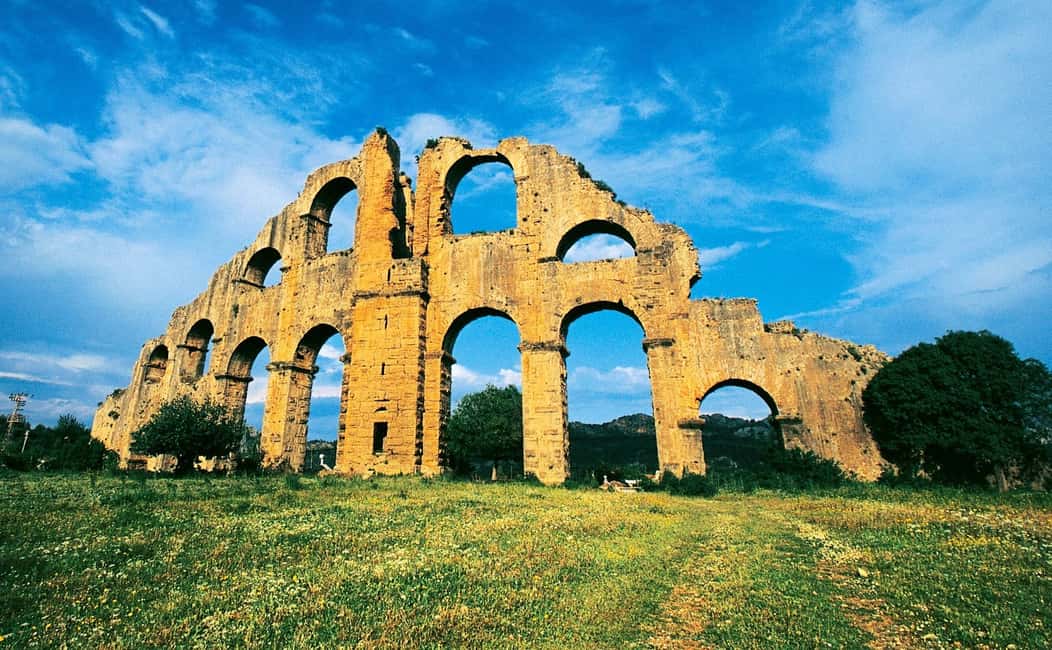 Antalya içindeki Öğle Yemeği ve Rehber eşliğinde Antik Roma Alanları Günlük Turu etkinliğinin tedarikçi tarafından yüklenen 2 no'lu görseli