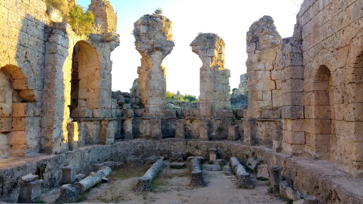 Antalya içindeki Öğle Yemeği ve Rehber eşliğinde Antik Roma Alanları Günlük Turu etkinliğinin tedarikçi tarafından yüklenen 6 no'lu görseli