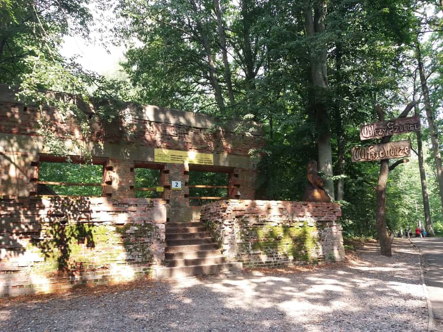 imagem n.1 de De Varsóvia: Visita de carro o covil do lobo, o quartel-general de Hitler atividade em Voivodia da Vármia-Masúria, carregada pelo fornecedor