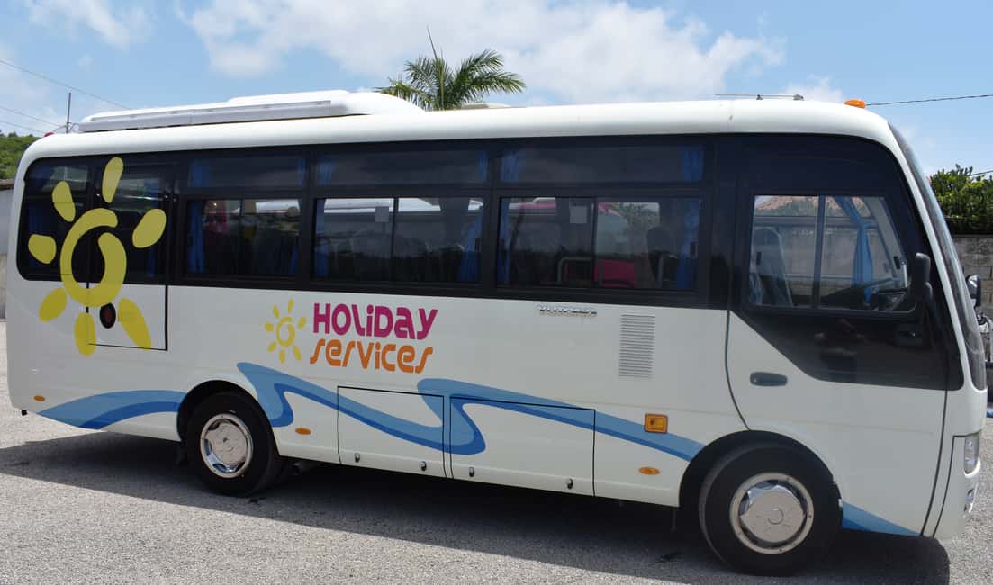 imagem n.1 de Montego Bay: Traslado de autocarro do aeroporto MBJ para os hotéis atividade em Montego Bay, carregada pelo fornecedor