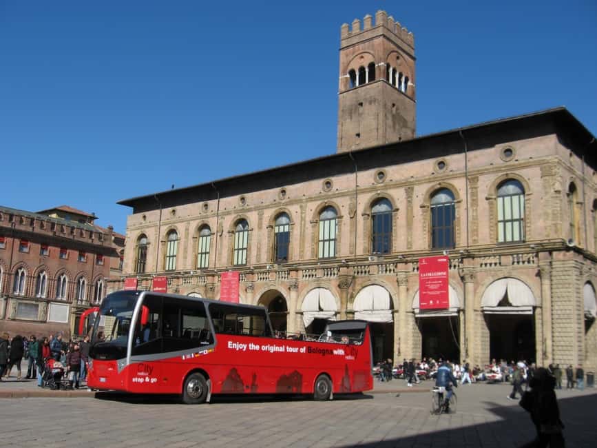 bild nr.2 av Bologna: Stadsvandring med röd buss och provsmakning av lokala livsmedel aktivitet i Bologna, uppladdad av arrangören