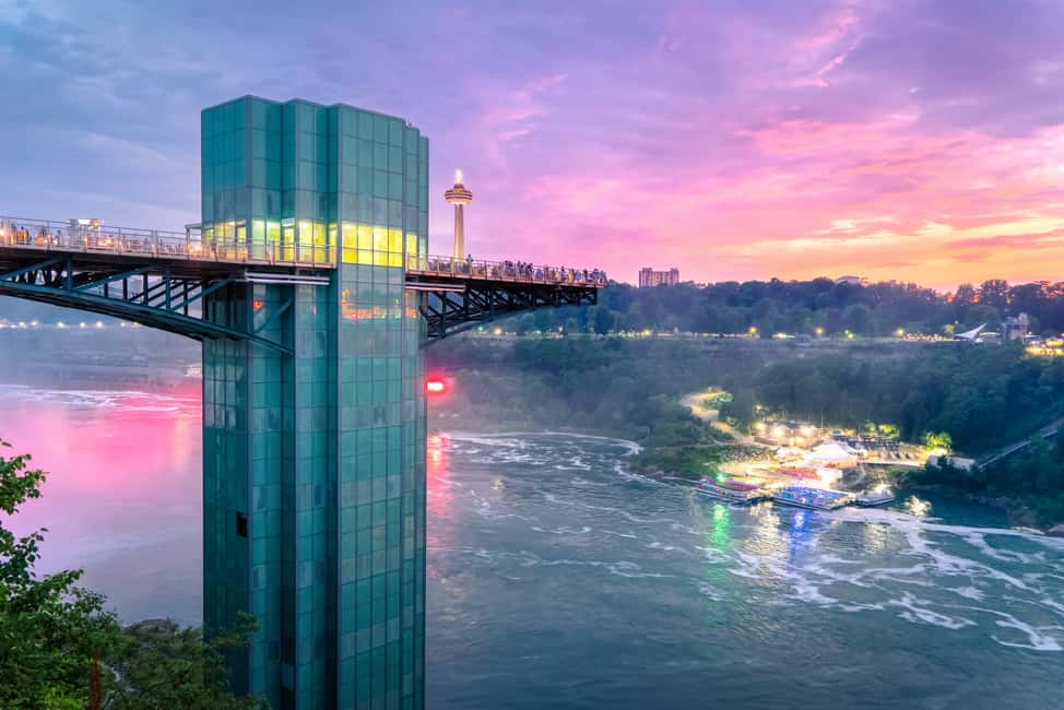 imagen n.º 2 de Cataratas del Niágara: Excursión Canadiense y Americana de Lujo de un Día actividad en Niagara Falls, Nueva York, subida por el proveedor
