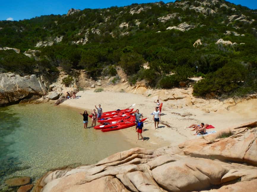 Immagine nº 5 di Sardegna: tour mattutino in kayak + snorkeling e aperitivo locale attività a Sardegna, caricata dal fornitore