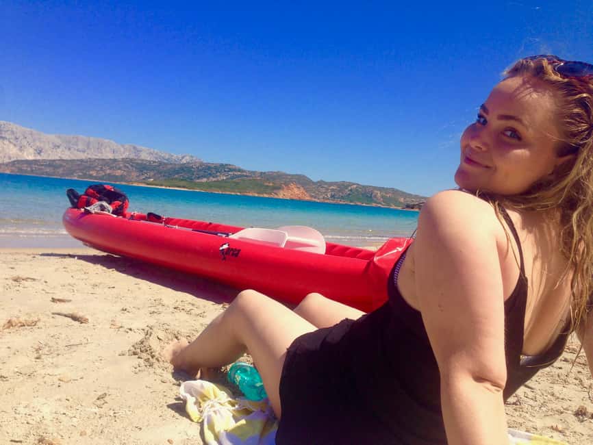 Immagine nº 9 di Sardegna: tour mattutino in kayak + snorkeling e aperitivo locale attività a Sardegna, caricata dal fornitore