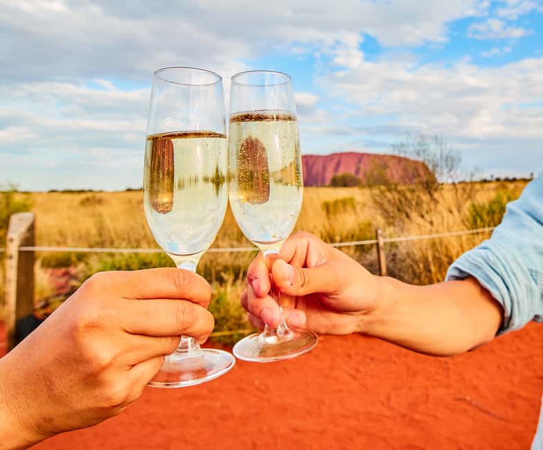 Image N°5 de Uluru : visite des sites sacrés et coucher de soleil avec vin et plateau de fromage activité à Territoire du Nord, Australie, publiée par le prestataire