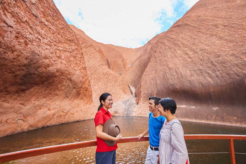 Image N°4 de Uluru : visite des sites sacrés et coucher de soleil avec vin et plateau de fromage activité à Territoire du Nord, Australie, publiée par le prestataire