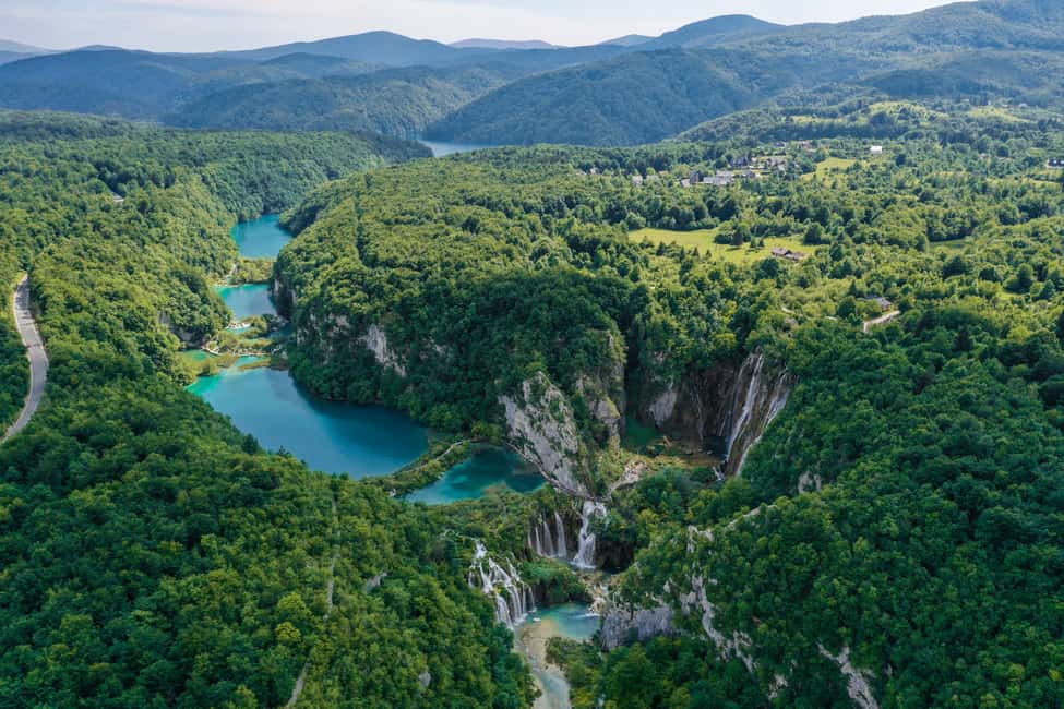 imagem n.7 de De Zadar: Translado de ida e volta para os Lagos Plitvice atividade em Plitvice, carregada pelo fornecedor